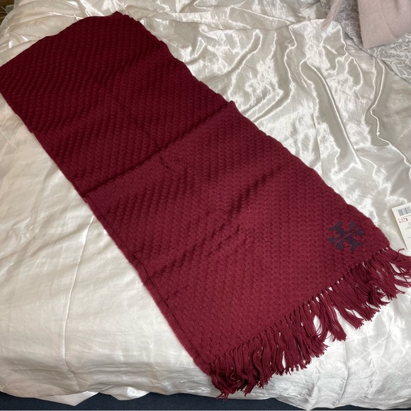 (SOLD) Tory Burch WHIPSTITCH T SCARF in IMPERIAL GARNET Burgundy - Picture 10 of 10